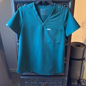 Figs Women’s Catarina Scrub Top in Forest Green—Size XS